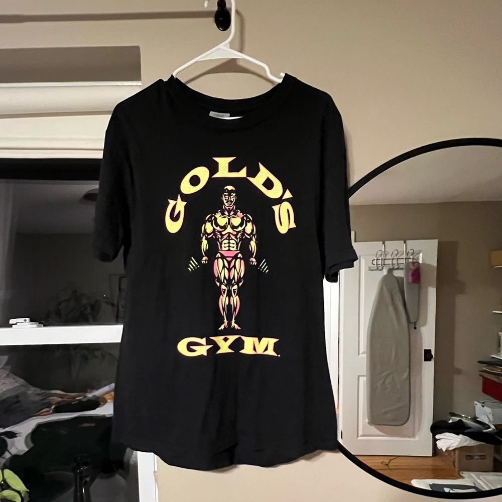 Black  Gold’s Gym t shirt like new